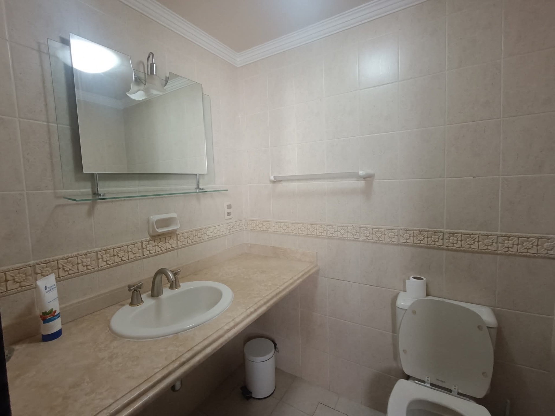 Departamento Departamento en alquiler Calacoto, en la Av. Ballivian
 Foto 2