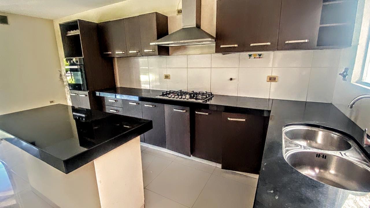 Casa en Alquiler Jardines del Urubó II Foto 13