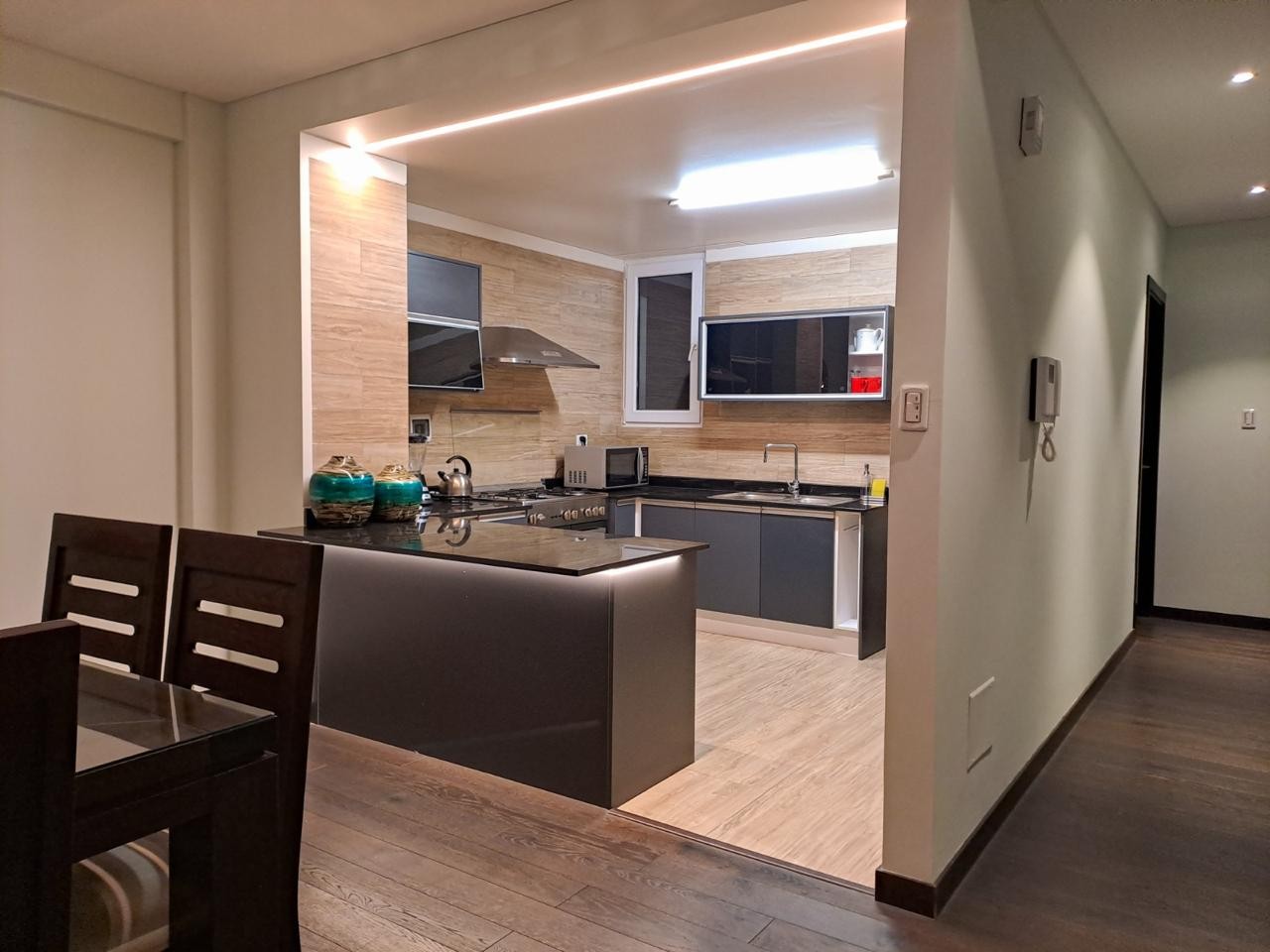 Departamento en AlquilerDepto. Amoblado en Alquiler 
2 Dormitorios, Calacoto 2 dormitorios 3 baños 1 parqueos Foto 2