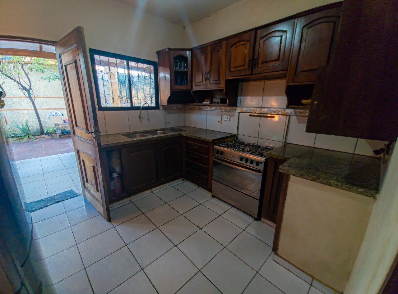 Casa en VentaZona sur barrio urb Palma real santos dumont 6to anillo Foto 8