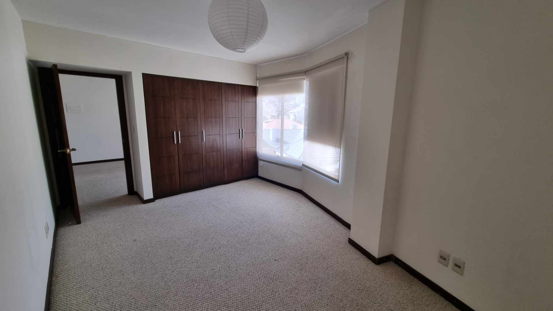 Departamento en AlquilerCalacoto. Av, Fuerza Naval No. 30 esquina 24. B 3 dormitorios 4 baños 2 parqueos Foto 6