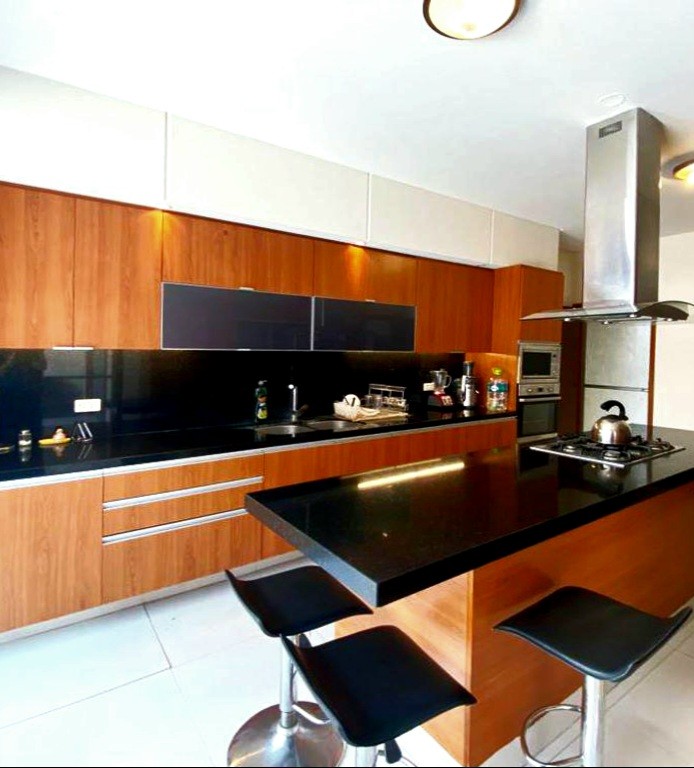 Casa en AnticréticoANTICRETICO
Zona Norte
Av. Alemana 2do y 3er anillo 4 dormitorios 4 baños 4 parqueos Foto 24