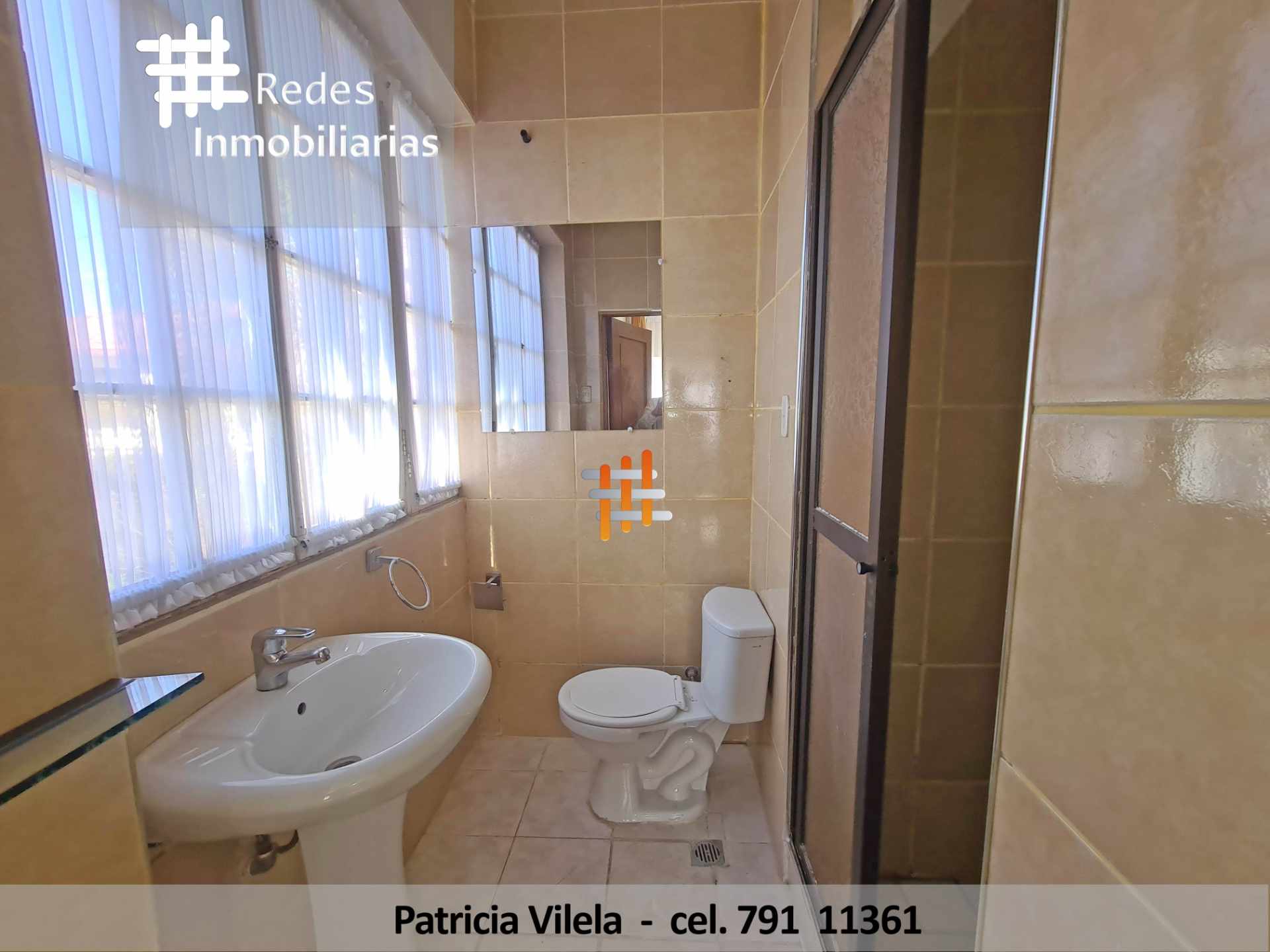 Casa en VentaDOS CASAS JUNTAS  EN VENTA SOPOCACHI 
INCREIBLE OPORTUNIDAD DE INVERSION 
PRECIOSAS 9 dormitorios 7 baños 5 parqueos Foto 19