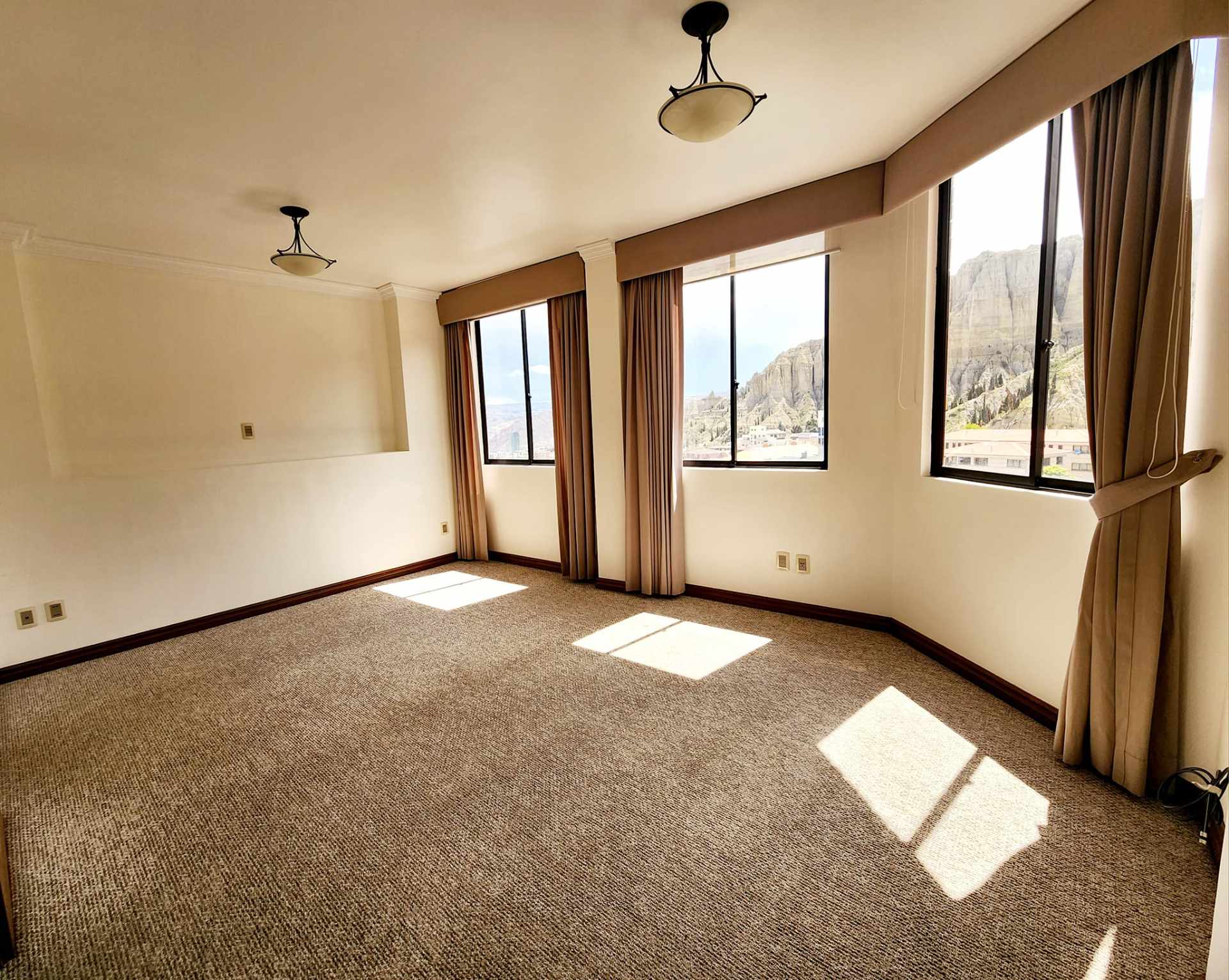 En Alquiler a $us 1,100 Foto 6