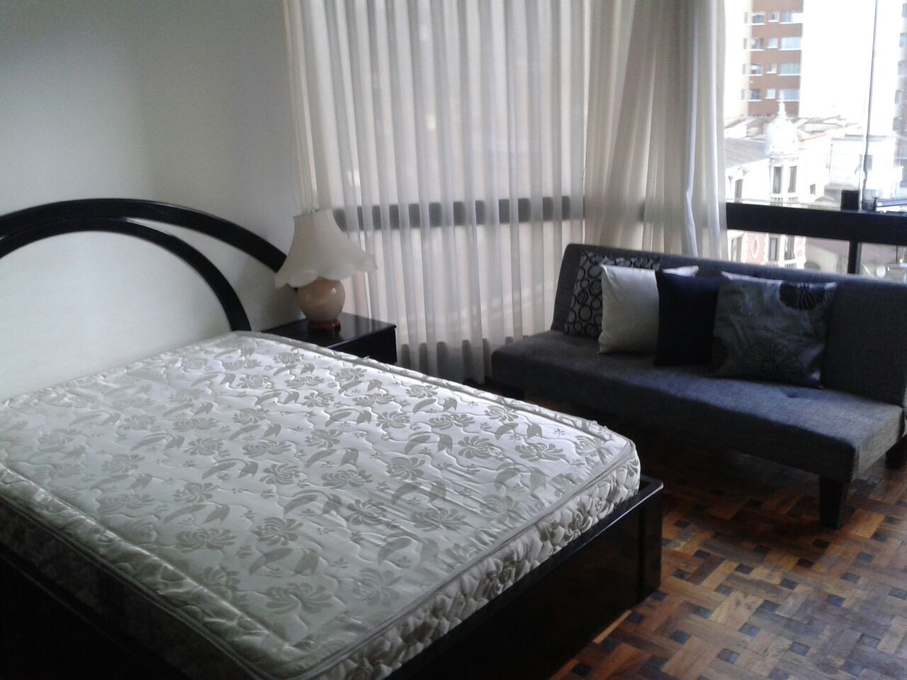 Departamento en AlquilerAv. Arce a una cuadra de la UMSA Foto 6