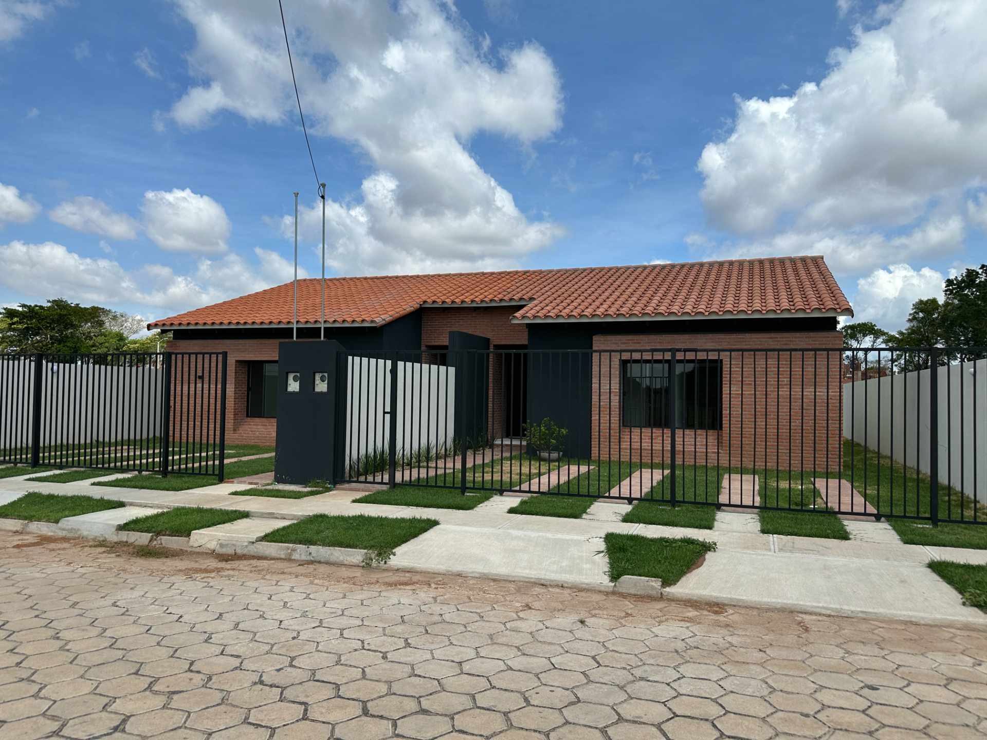 Casa en VentaZona este de Santa Cruz, ubicada atrás del Jardín Botánico sobre calle asfaltada. Por la Laguna Guapilo.   Foto 10