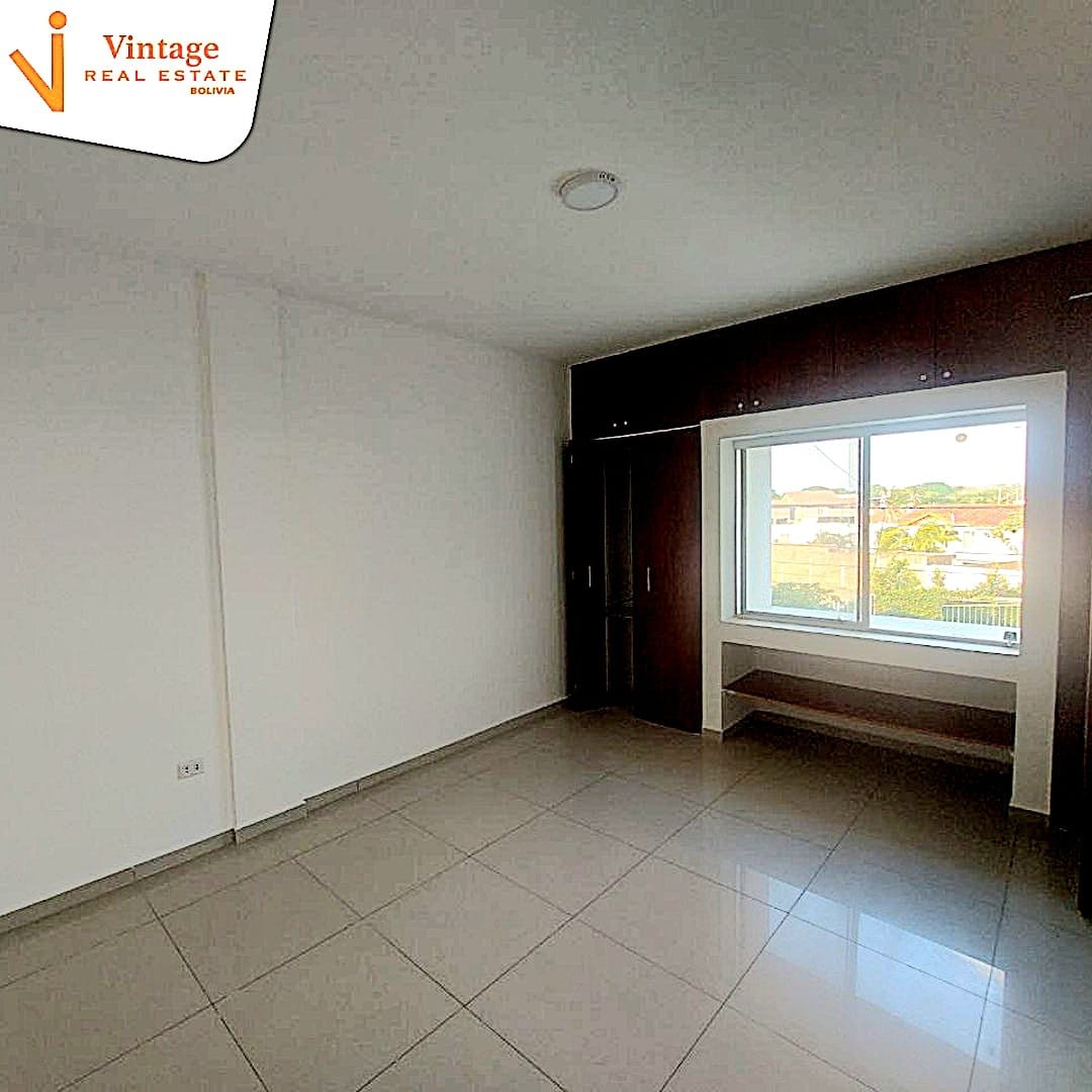 Casa en Urubó en Santa Cruz de la Sierra 6 dormitorios 5 baños 3 parqueos Foto 10