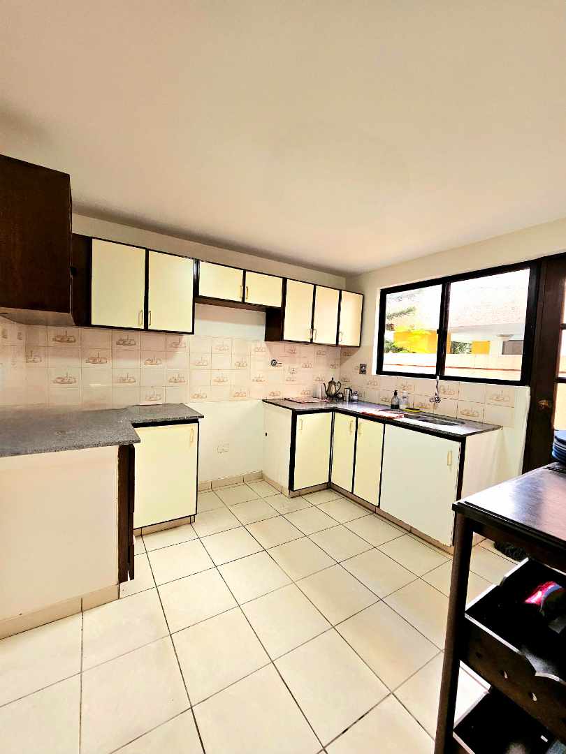 Casa Av. Banzer- ZONA REMANSO  Foto 6