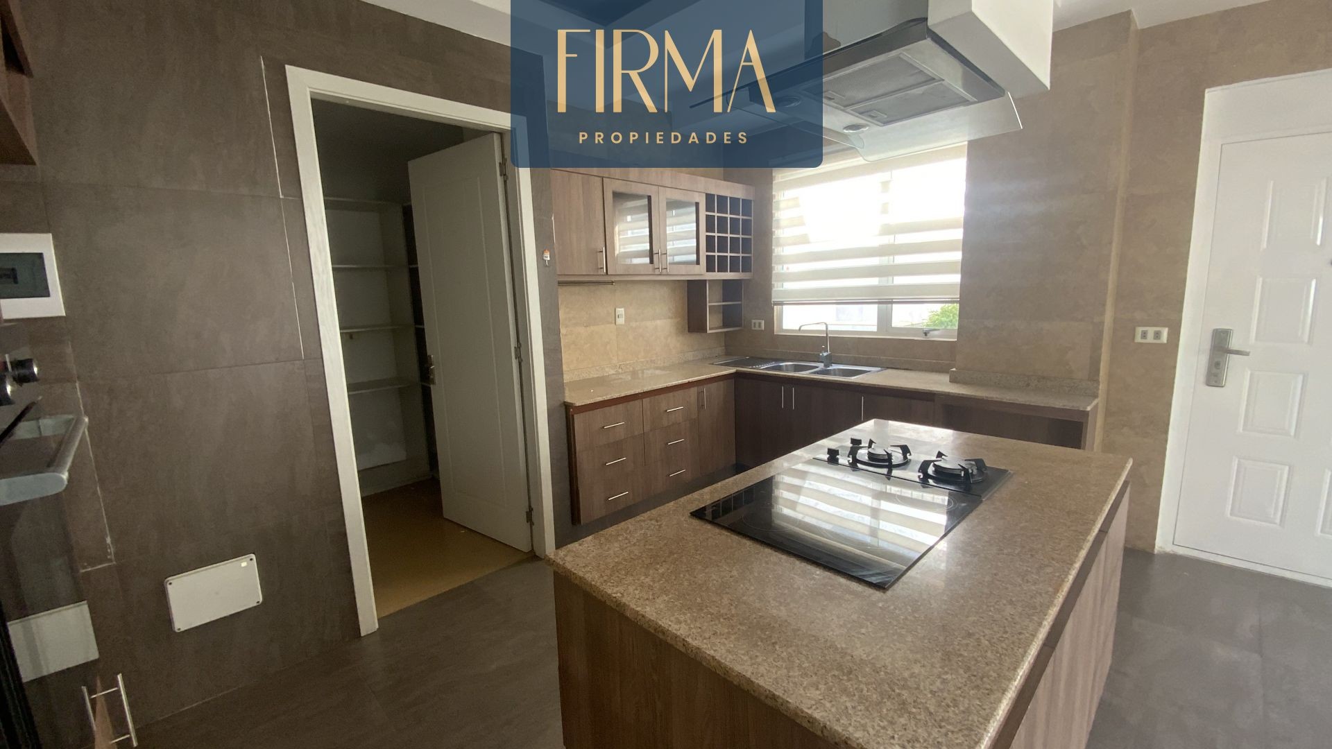 Casa en Achumani en La Paz 3 dormitorios 4 baños 3 parqueos Foto 27