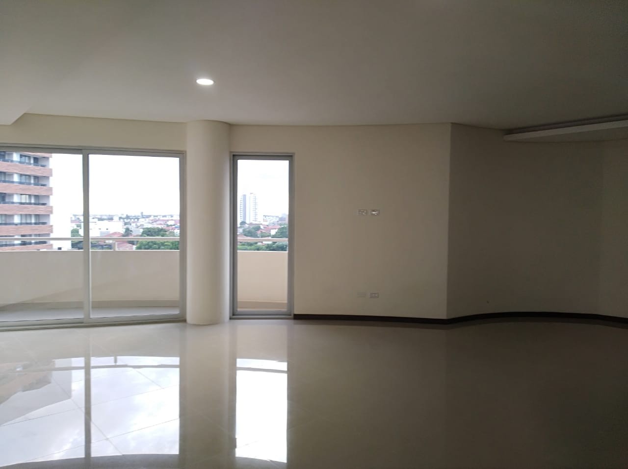 Departamento en Equipetrol en Santa Cruz de la Sierra 3 dormitorios 3 baños 3 parqueos Foto 4