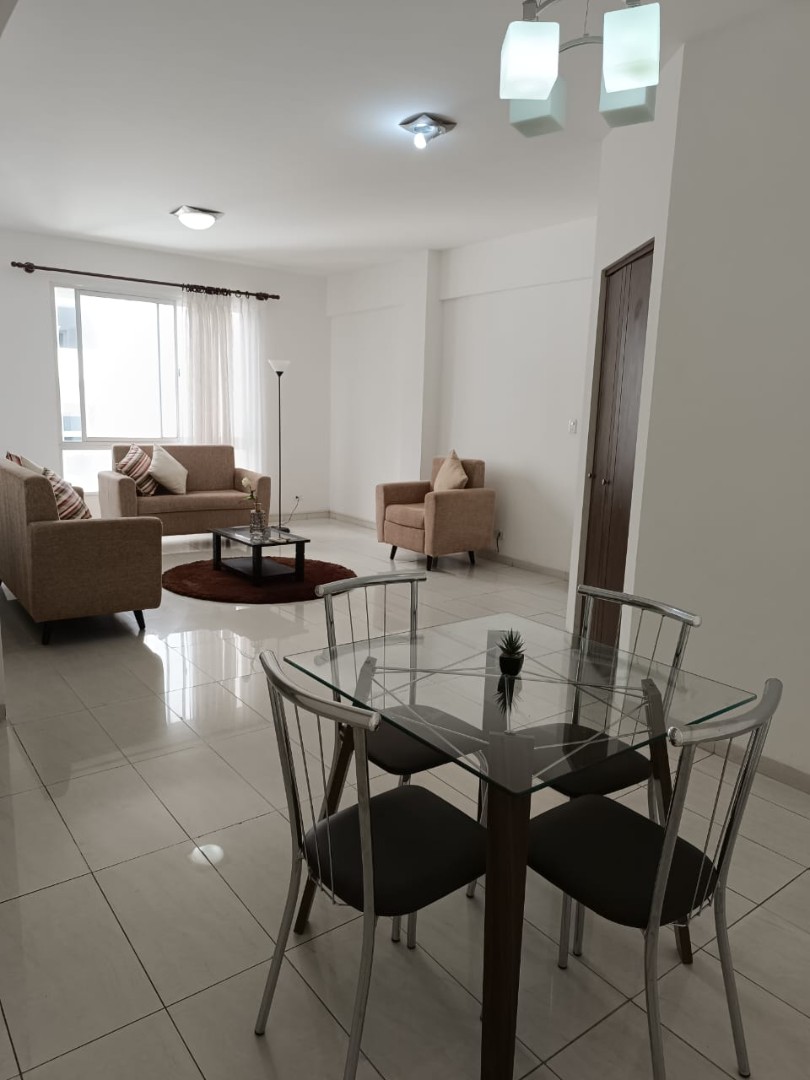 Departamento en AlquilerCalle Cochabamba esquina Av Irala Foto 6
