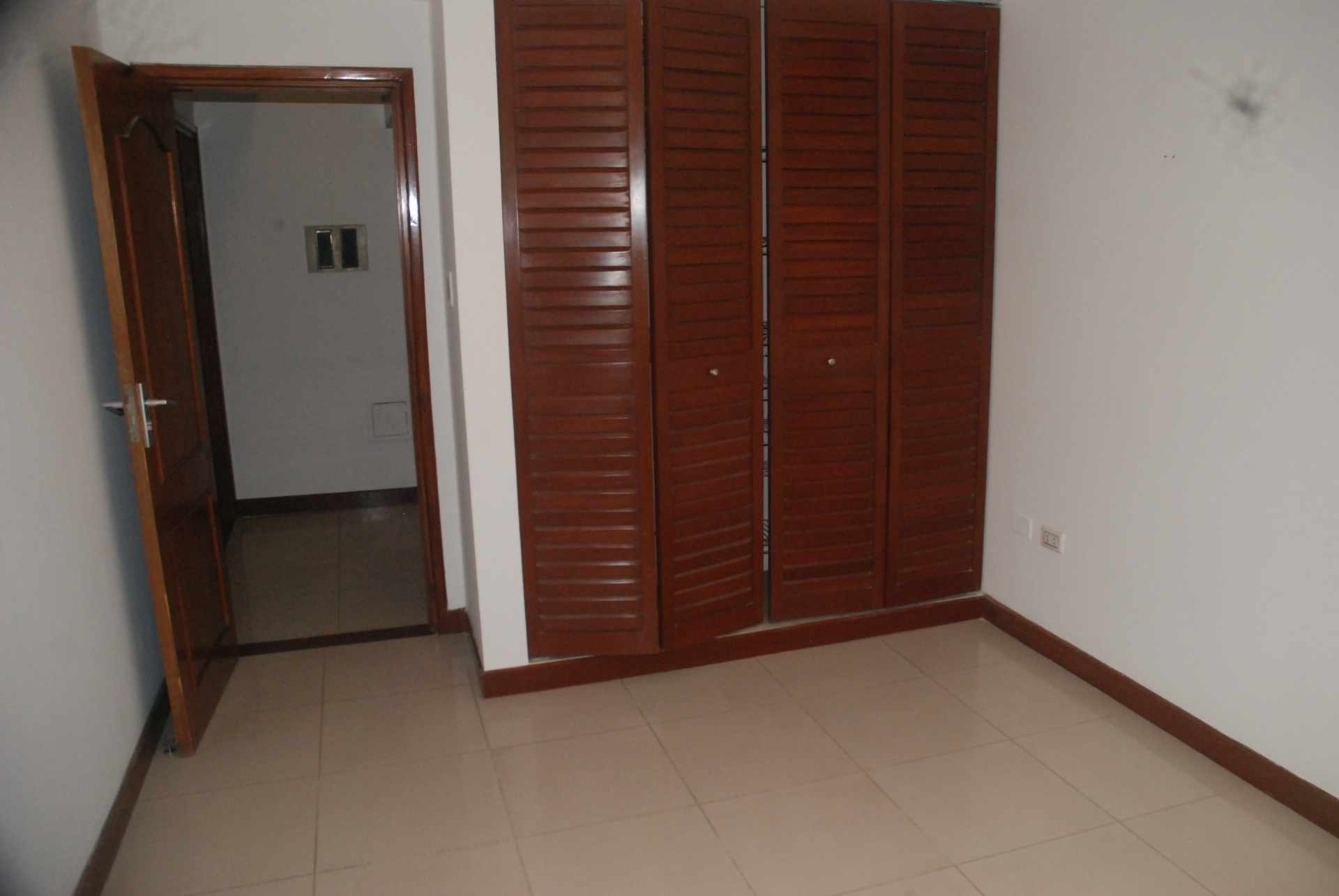 Departamento en Venta Z/ Norte, cerca plaza del Estudiante, HERMOSO PENTHOUSE 3D 200M2 Foto 13