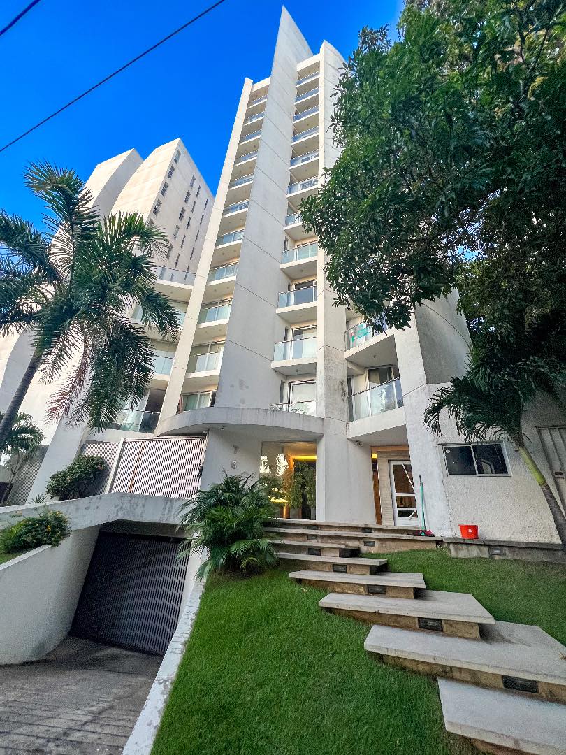 Departamento en Centro en Santa Cruz de la Sierra 2 dormitorios 3 baños 1 parqueos Foto 3