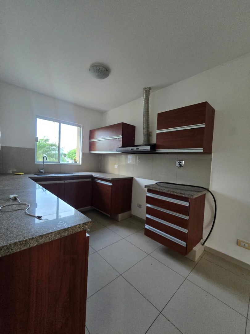 Casa en VentaAv. Banzer km 7, Condominio Sevilla Los Bosques – Zona Norte, Santa Cruz 4 dormitorios 2 baños 2 parqueos Foto 4