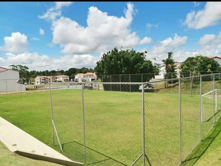 Casa en Urubó en Santa Cruz de la Sierra 4 dormitorios 5 baños 3 parqueos Foto 4