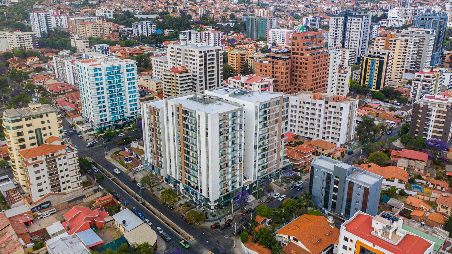 Departamento en AnticréticoCalle Buenos Aires y Av. Villarroel, Edif. Torre Ventura 3 dormitorios 3 baños 1 parqueos Foto 19