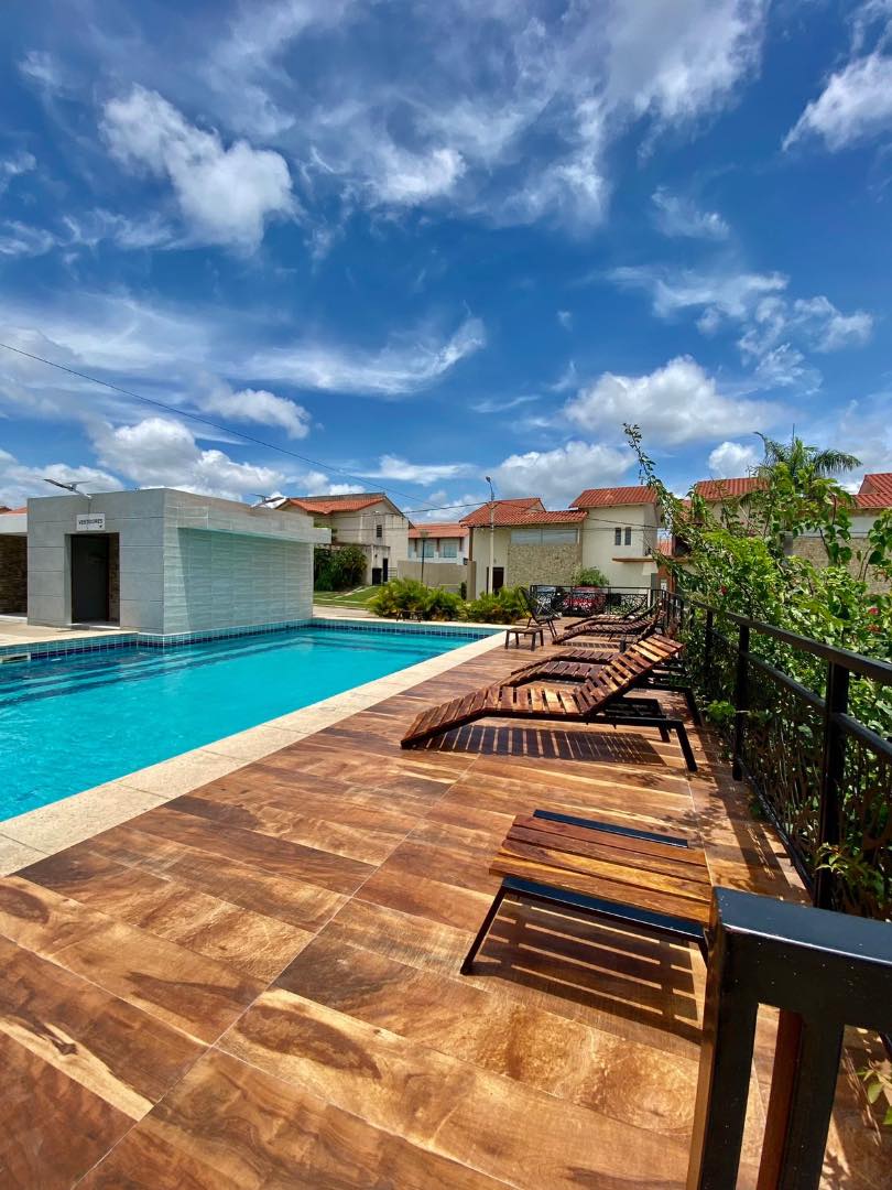 Casa en Urubó en Santa Cruz de la Sierra 3 dormitorios 4 baños 6 parqueos Foto 5