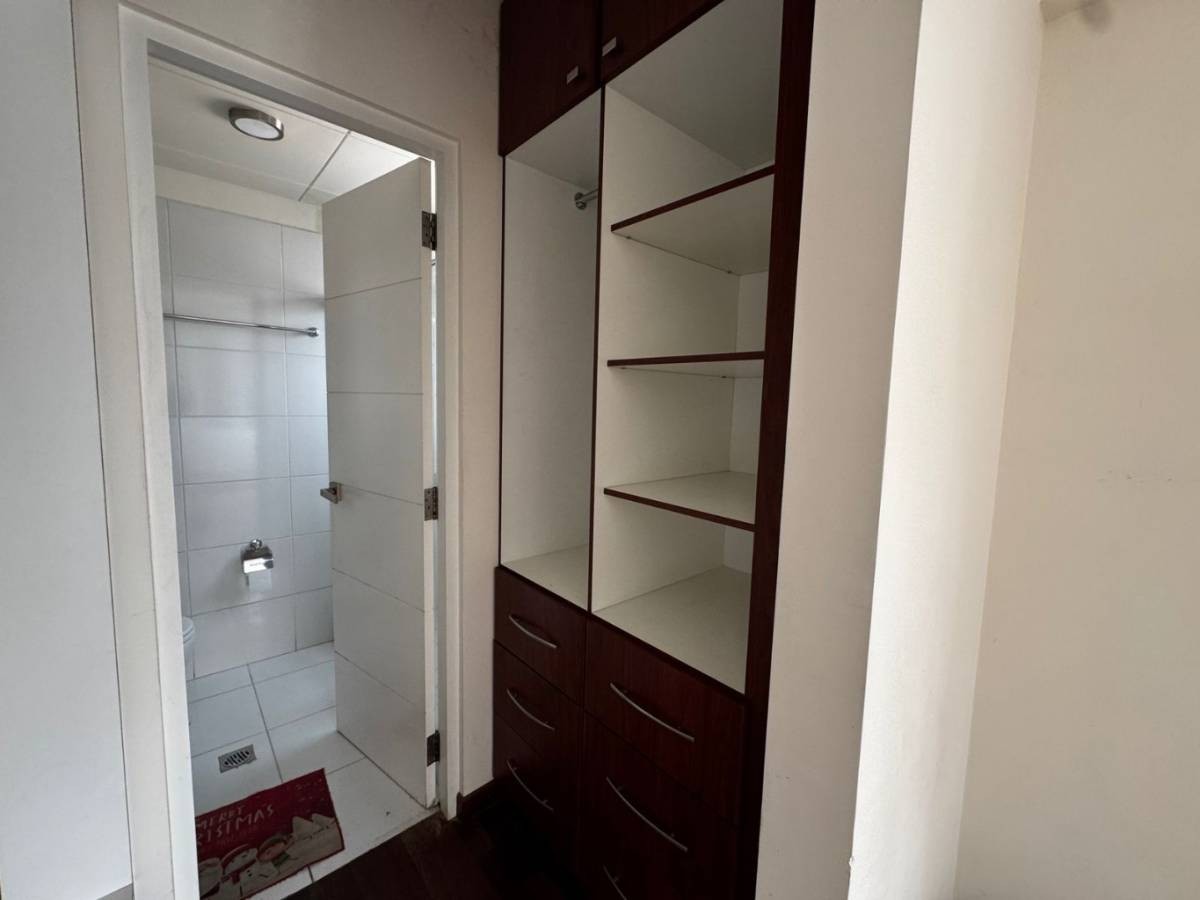 Departamento en Cota Cota en La Paz 3 dormitorios 2 baños 1 parqueos Foto 9