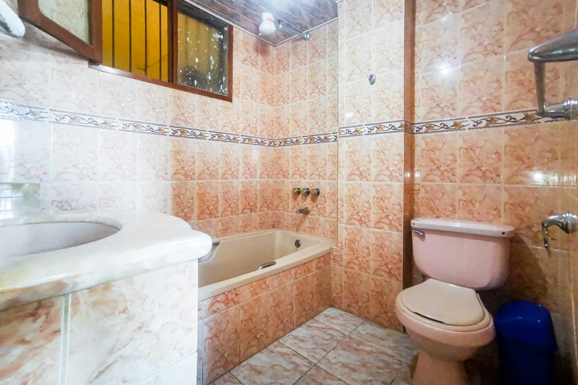 Departamento en Jayhuayco en Cochabamba 5 dormitorios 2 baños 1 parqueos Foto 12