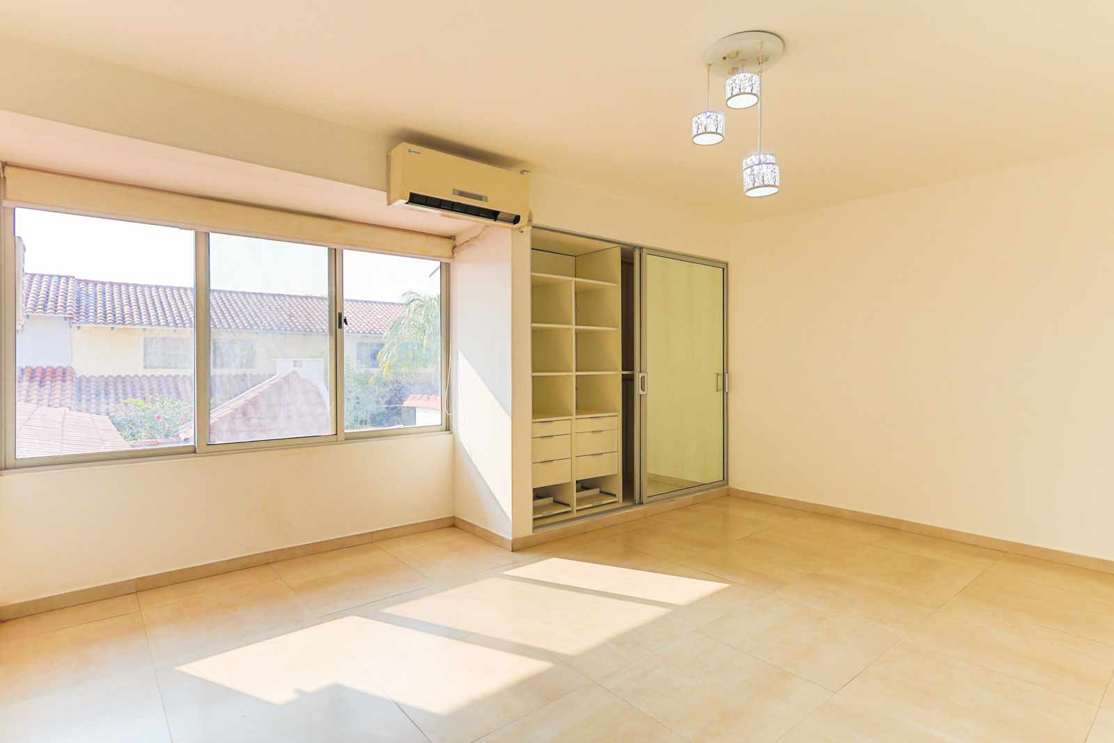 Casa en AlquilerZona Norte, 6to Anillo condominio Ciudad Jardin  4 dormitorios 4 baños 3 parqueos Foto 10