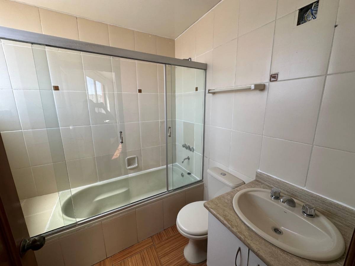 Departamento en Venta
EN VENTA – DEPARTAMENTO DE 3 DORMITORIOS EN AV. BALLIVIÁN Y CALLE 25 3 dormitorios 3 baños 1 parqueos Foto 15