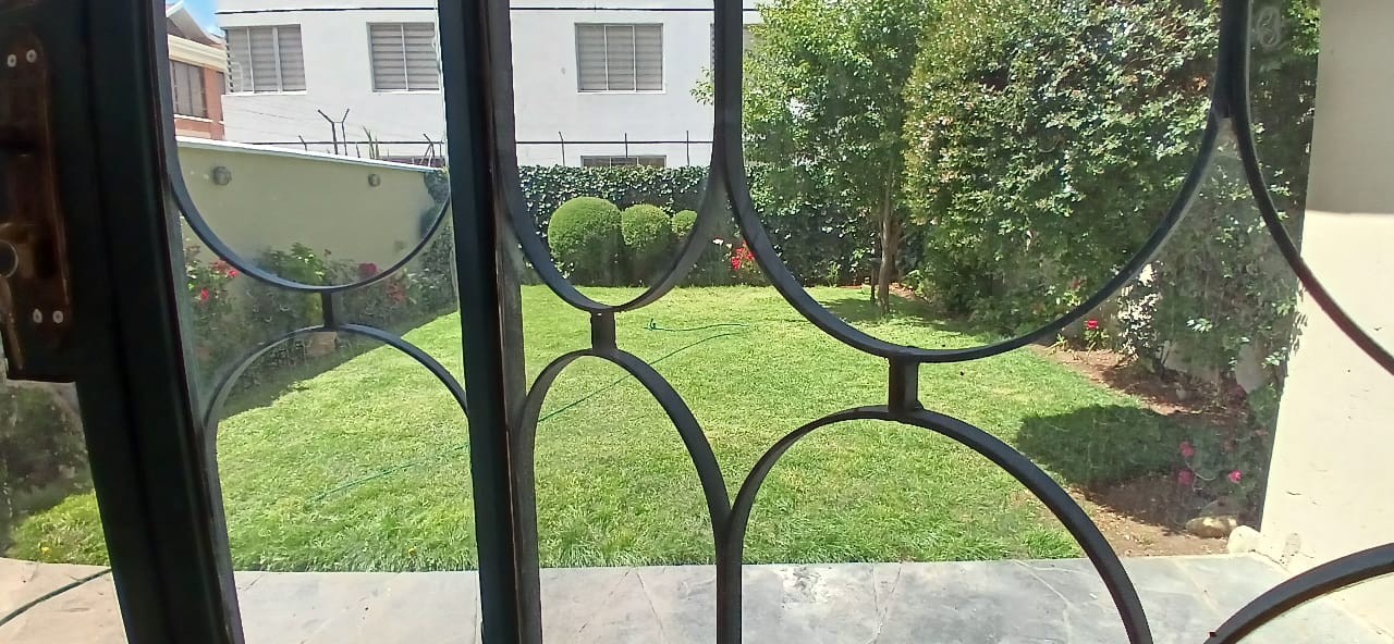 Casa en Achumani en La Paz 4 dormitorios 6 baños 2 parqueos Foto 5