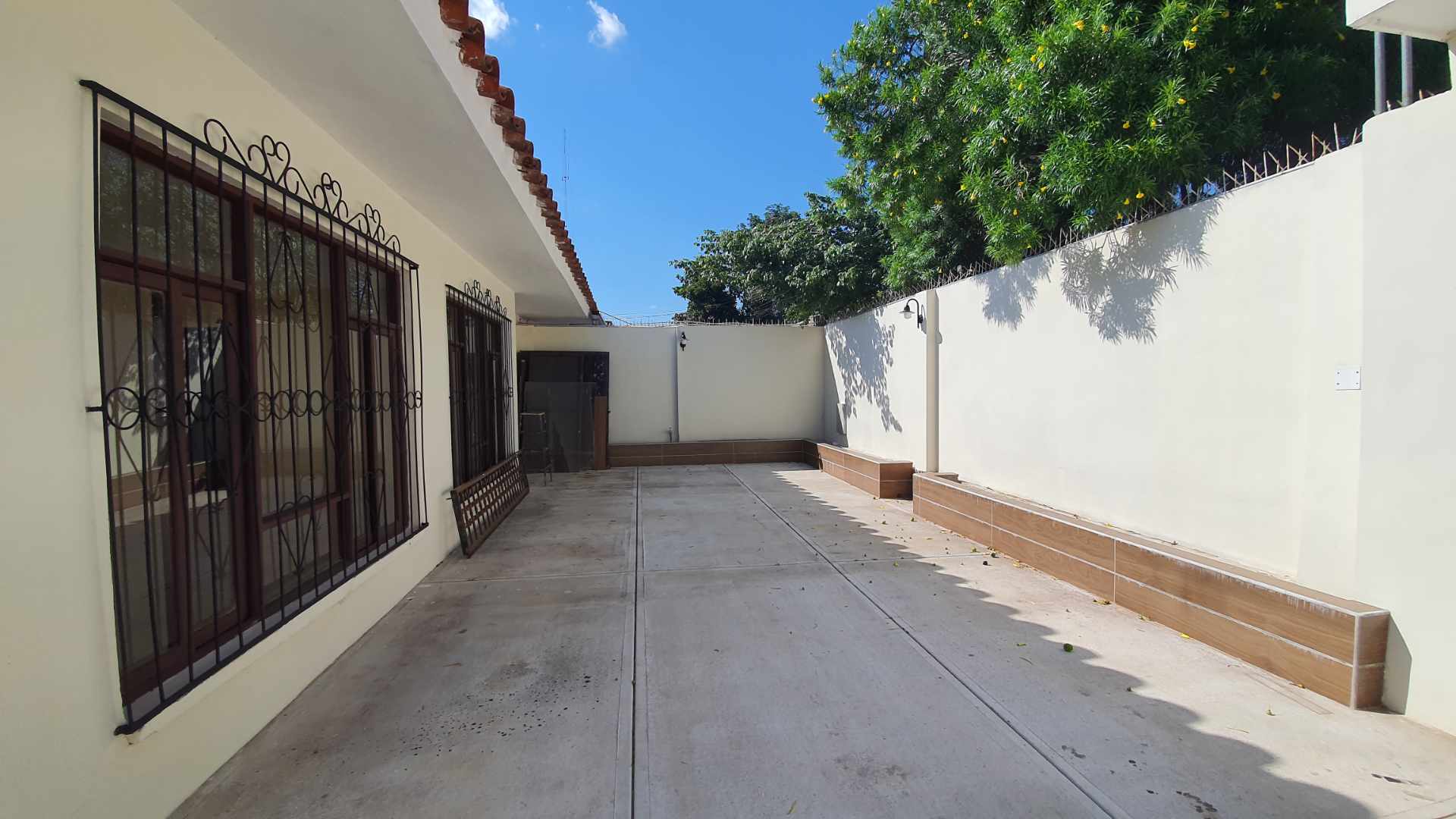 Casa en Entre 3er y 4to anillo Norte en Santa Cruz de la Sierra 4 dormitorios 3 baños 2 parqueos Foto 13