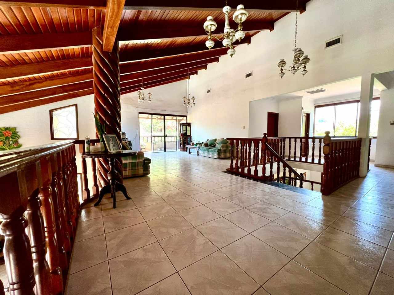 Casa Ubicación Privilegiada, De Ocasión En Venta Hermosa Casa  con Terreno de 1.105 m2 Ideal para Desarrollo Inmobiliario-Comercial o Vivienda - 3er Anillo y Radial 26 Foto 15