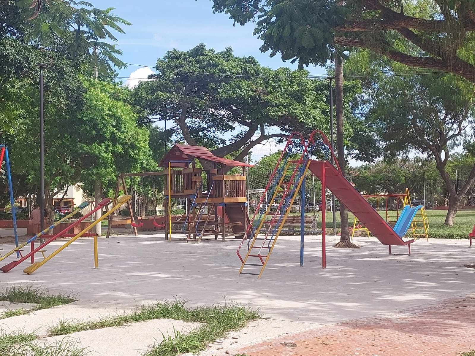 Casa en Entre 4to y 5to anillo Norte en Santa Cruz de la Sierra 4 dormitorios 3 baños 2 parqueos Foto 2