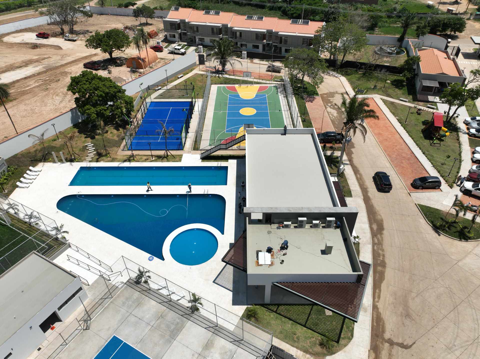 Casa en Urubó en Santa Cruz de la Sierra 4 dormitorios 3 baños 2 parqueos Foto 2