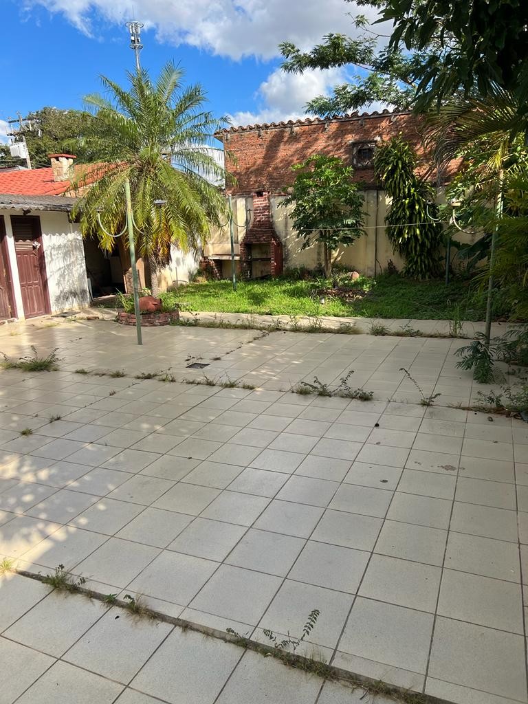 Casa en Entre 5to y 6to anillo Sur en Santa Cruz de la Sierra 3 dormitorios 2 baños 3 parqueos Foto 3