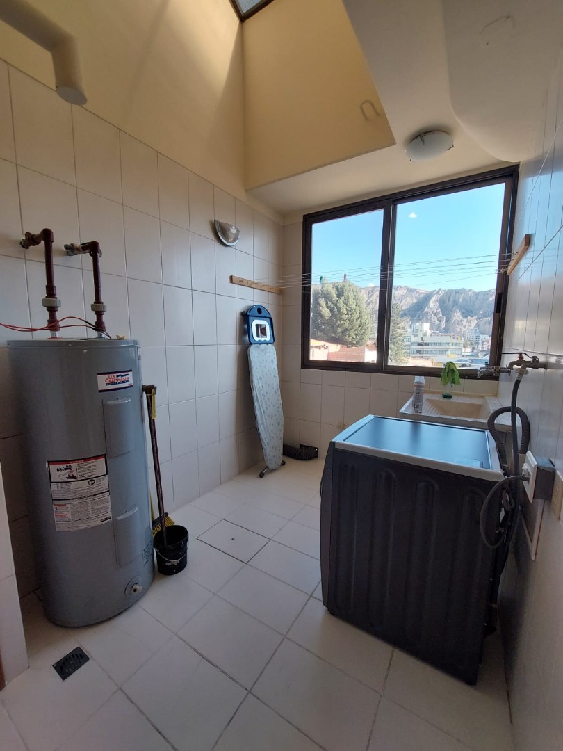 Departamento en AlquilerCALACOTO - ZONA SUR DE LA PAZ 3 dormitorios 3 baños 1 parqueos Foto 9