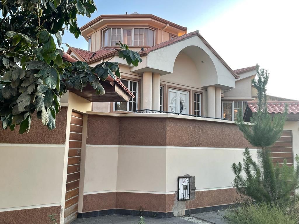 Casa en Sacaba en Cochabamba 4 dormitorios 4 baños 3 parqueos Foto 18