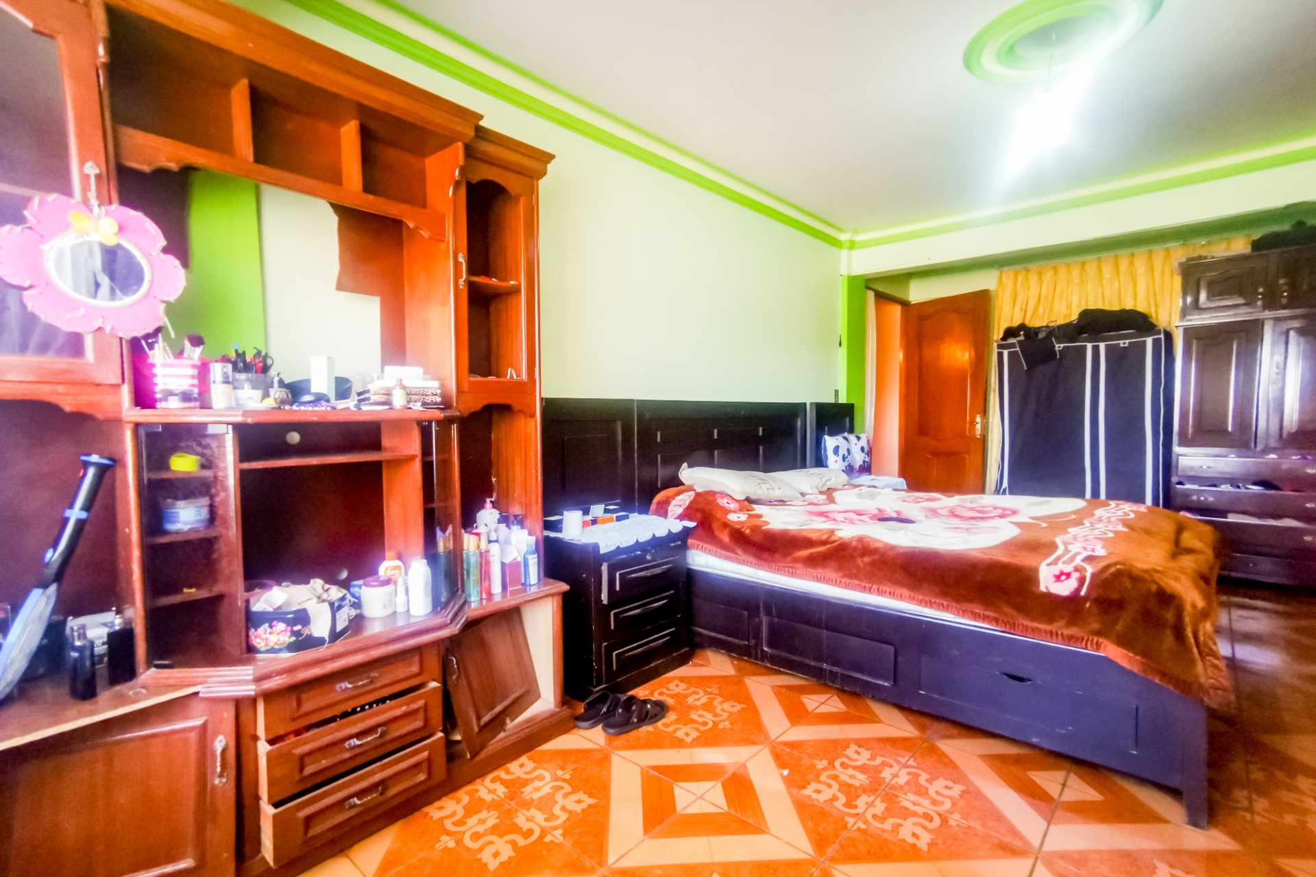 Departamento en Jayhuayco en Cochabamba 5 dormitorios 2 baños 1 parqueos Foto 9