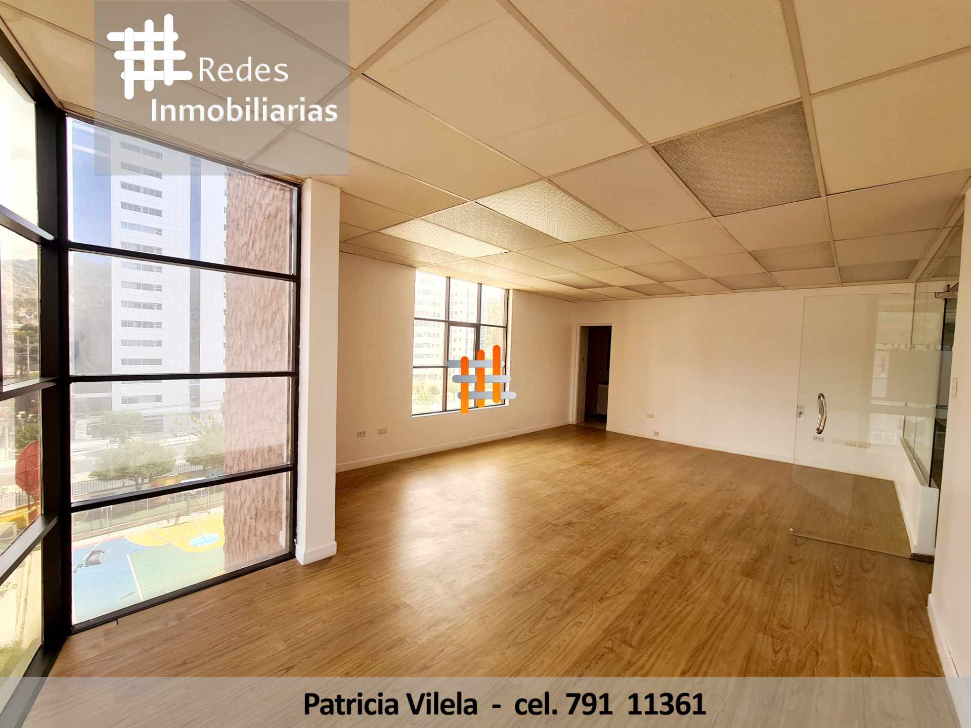 Oficina en VentaOFICINA EN VENTA EN CALACOTO EN EDIFICIO EMPRESARIAL - DIVISIONES DE VIDRIO TEMPLADO 5 dormitorios 2 baños 2 parqueos Foto 9