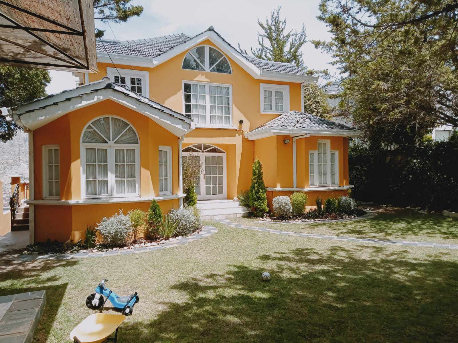 Casa en San Alberto en La Paz 4 dormitorios 6 baños 2 parqueos Foto 1