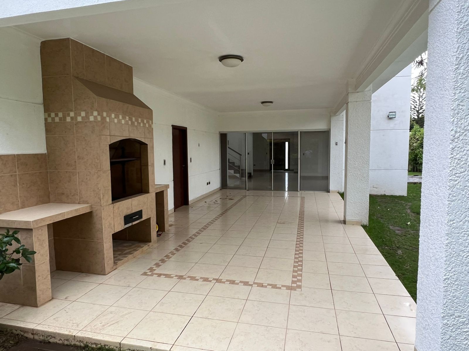 Casa en AlquilerCONDOMINIO JARDINES DEL URUBO I 3 dormitorios 5 baños 2 parqueos Foto 5