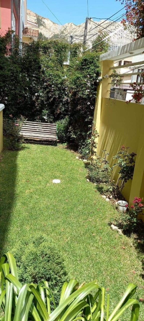 Casa en VentaLOS PINOS (inicio) 9 dormitorios 12 baños 3 parqueos Foto 4