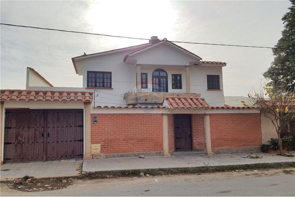 Casa en San Jorge en Tarija 4 dormitorios 4 baños 2 parqueos Foto 1