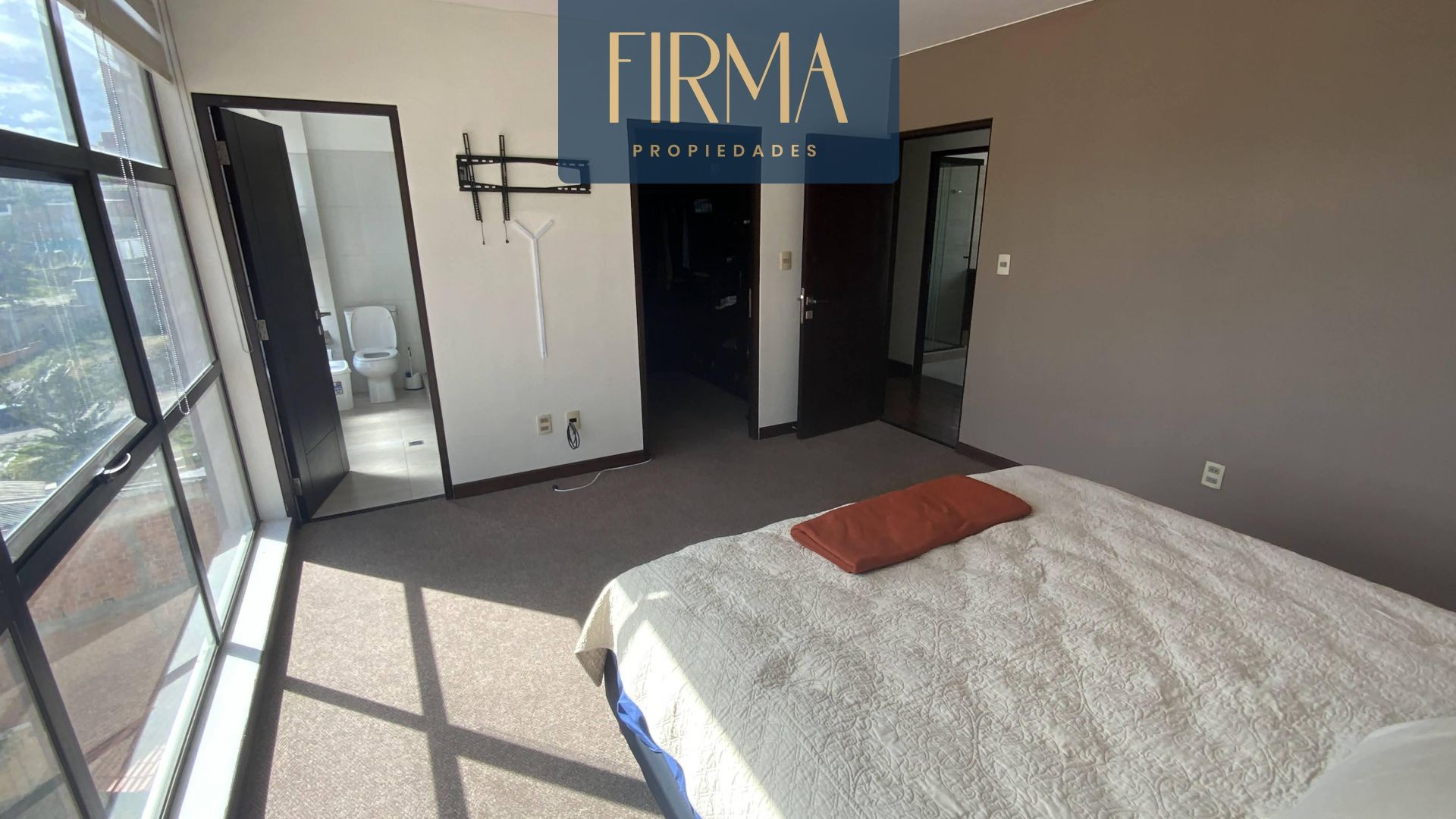 Departamento en El Pedregal en La Paz 3 dormitorios 3 baños 1 parqueos Foto 7