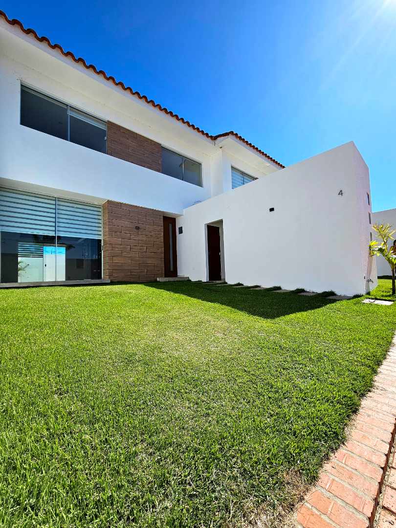 Casa en VentaUrubó 
CONDOMINIO AVENTURA 
Hermosa Casa completamente equipada! 3 dormitorios 3 baños 2 parqueos Foto 2