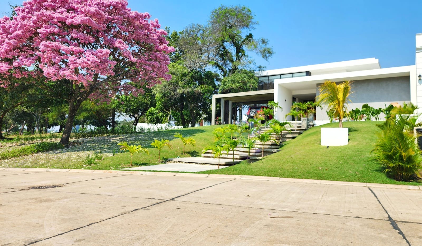 Casa en VentaCASA EN VENTA EN LA HACIENDA DEL URUBO A ESTRENAR 3 dormitorios 5 baños 2 parqueos Foto 1