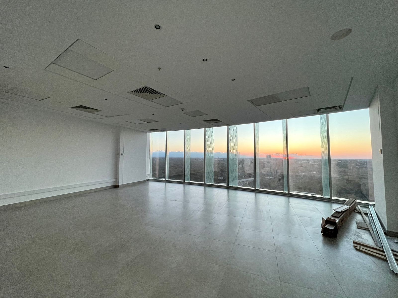 Oficina PLAZA EMPRESARIAL MANZANA 40 OFICINA EN ALQUILER Foto 7