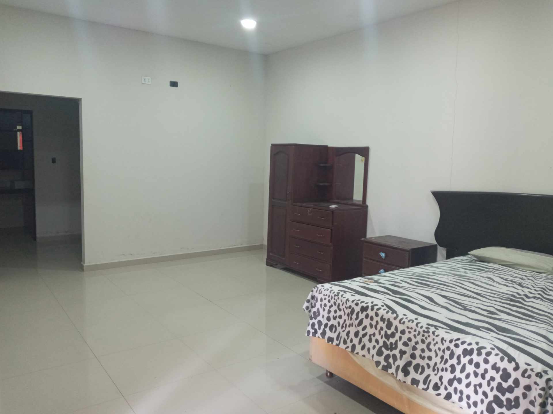 Casa en VentaEN WARNES LOCALIDAD LAS BARRERAS CASA QUINTA EN VENTA  2 dormitorios 3 baños 4 parqueos Foto 6