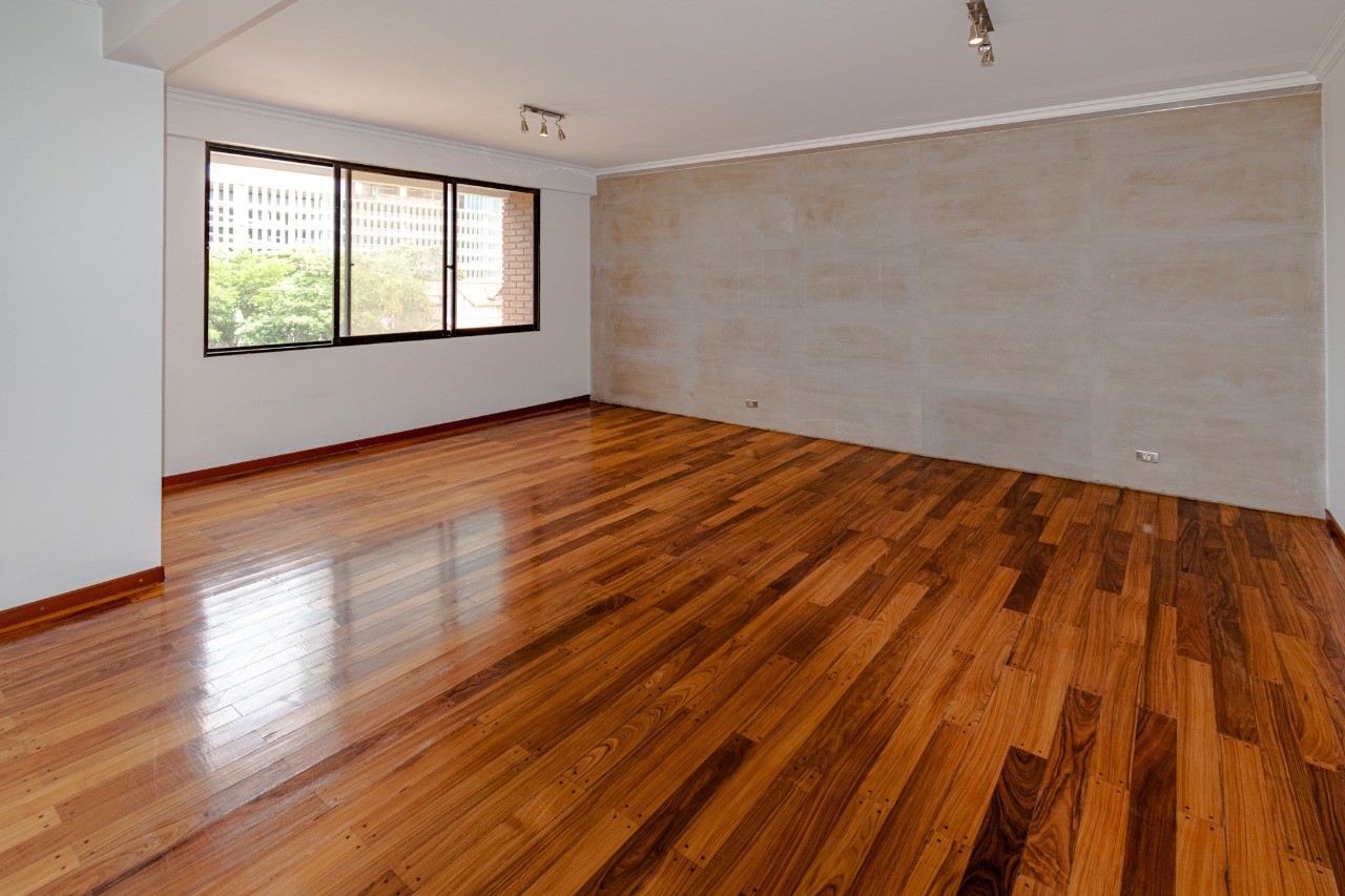 Departamento en VentaCONDOMINIO ARANJUEZ 
En pleno corazón empresarial Av. San Martín esquina calle I Este. 4 dormitorios 3 baños 2 parqueos Foto 14