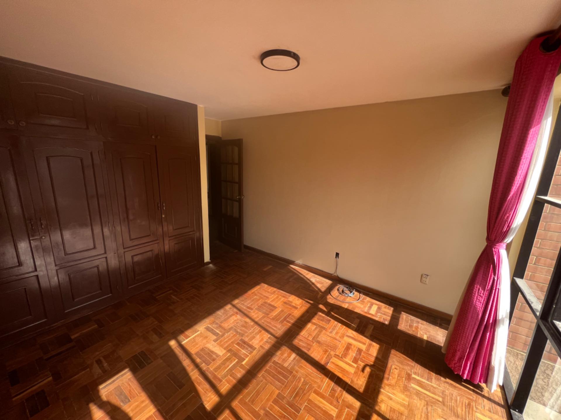 Departamento en AnticréticoCalle 16 de Obrajes  Hugo Ernest  3 dormitorios 3 baños 1 parqueos Foto 4