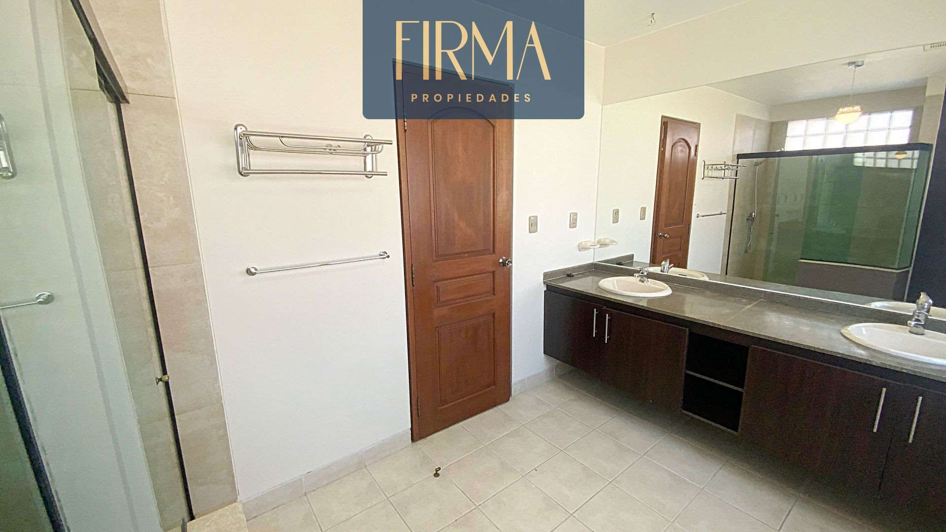 Casa en VentaLas Lomas de Achumani  3 dormitorios 3 baños 2 parqueos Foto 5