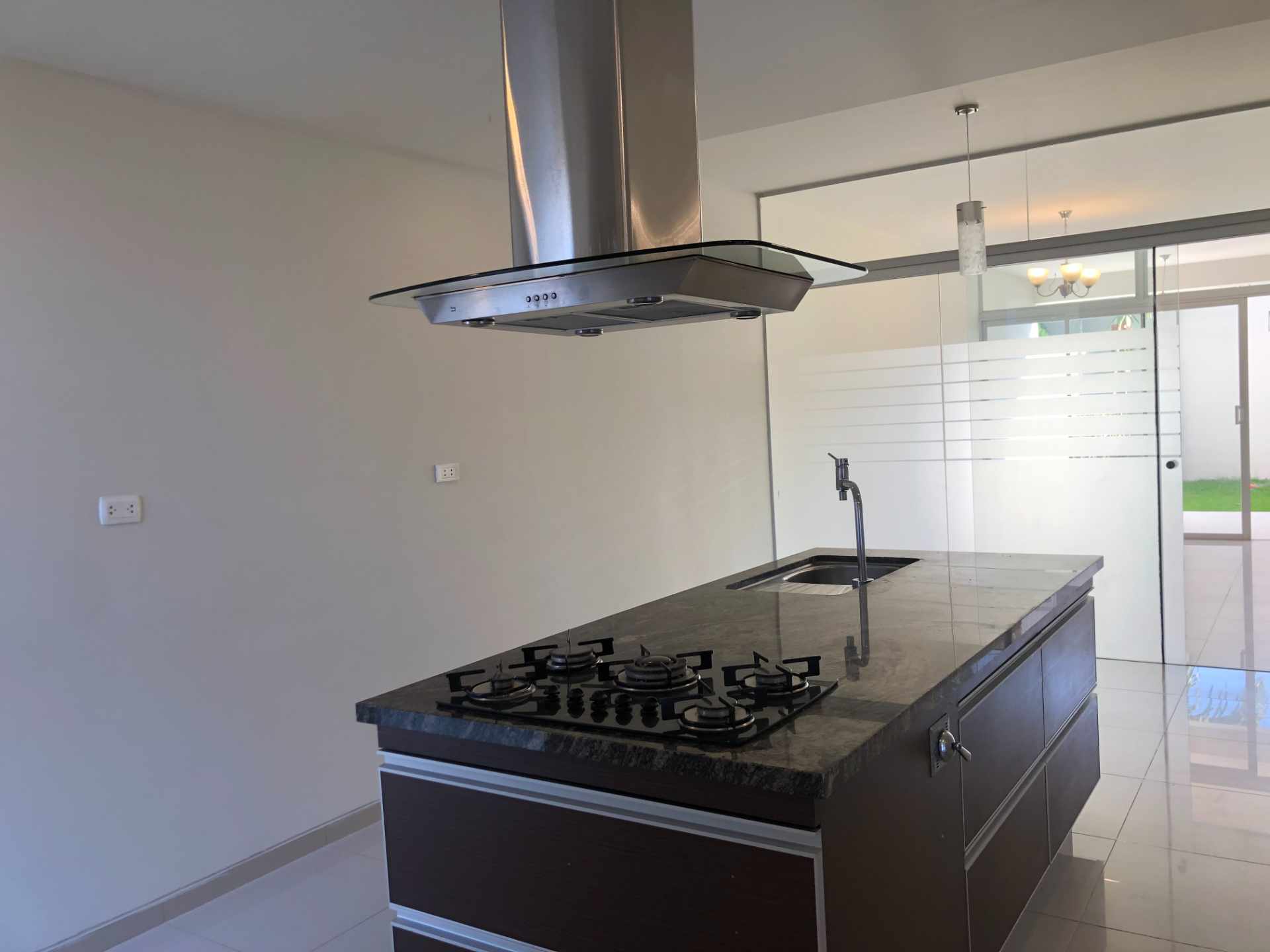 Casa en Entre 6to y 7mo anillo Norte en Santa Cruz de la Sierra 3 dormitorios 3 baños 2 parqueos Foto 18