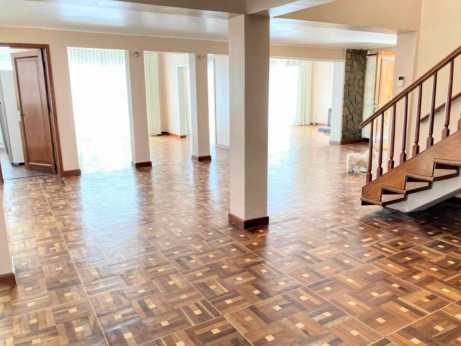 Casa en Calacoto en La Paz 4 dormitorios 3 baños 4 parqueos Foto 4