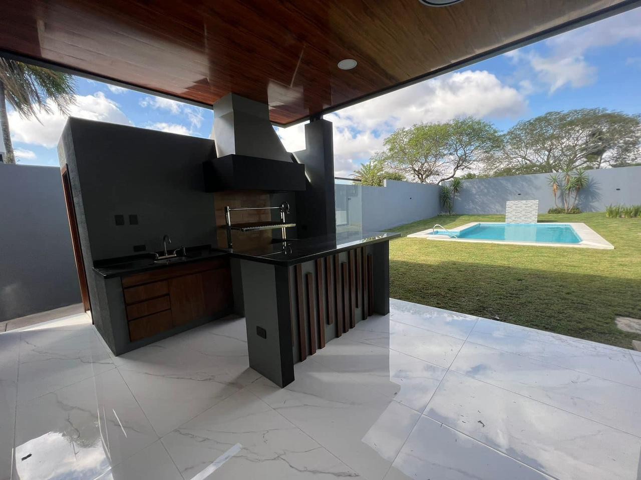 Casa en AlquilerCONDOMINIO LA HACIENDA DEL URUBO !!!!
ELEGANTE CASA EN ALQUILER 
UN LUGAR BELLISIMO PARA VIVIR  4 dormitorios 8 baños 4 parqueos Foto 5